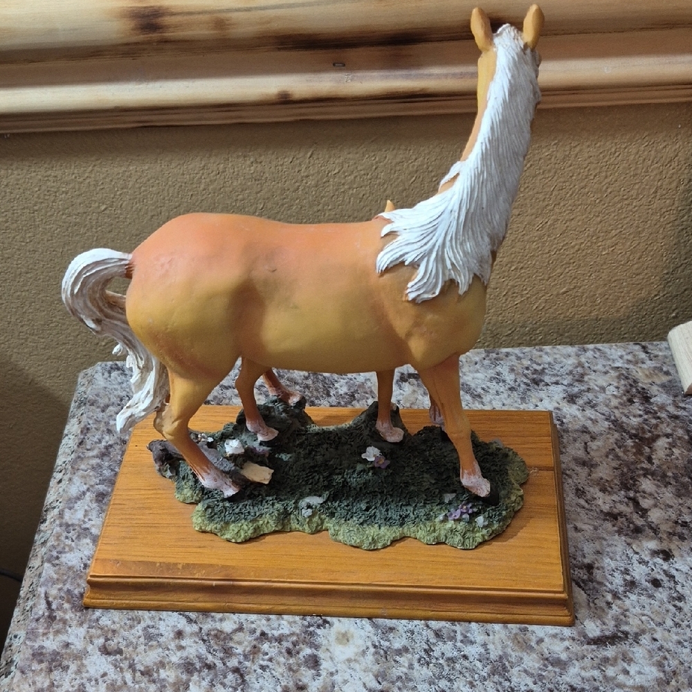 Source Unknown Tan and White Horse Sculpture - Picture 5 of 7
